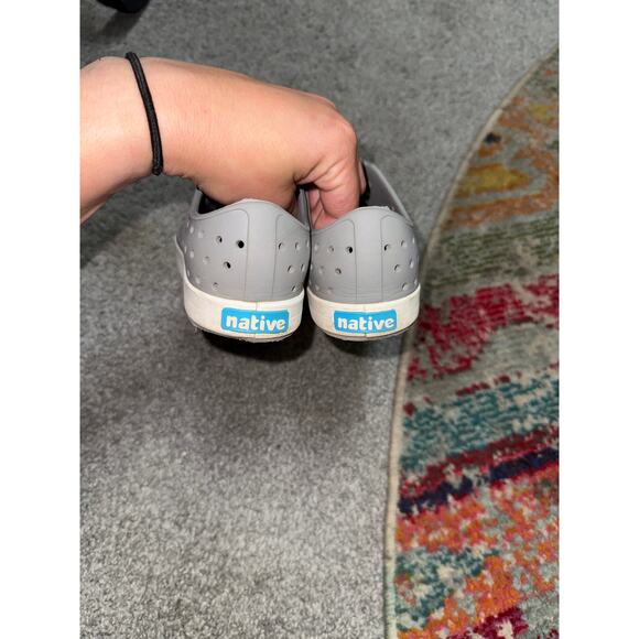 Native slip on kids shoes in gray junior size 2 - Picture 4 of 4